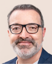 Ein Bild, das Menschliches Gesicht, Person, Vorderkopf, Bart enthält.</p>
<p>KI-generierte Inhalte können fehlerhaft sein.